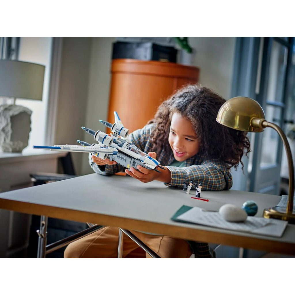 LEGO Star Wars : Andor Le Chasseur Stellaire U-Wing De l’Alliance Rebelle Jeu avec Ailes Articulées